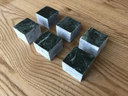 «Кубики» из серпентинита 4х4х4 см для электрокаменки