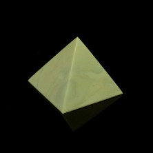 Sv23-00261 Пирамида из офиокальцита 45х45мм