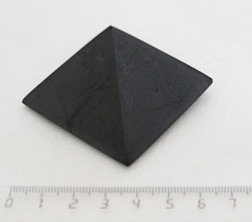 Sv59-00012 Пирамида шунгит полированная 50*50мм