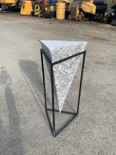 Столик «Пирамида» из бетона