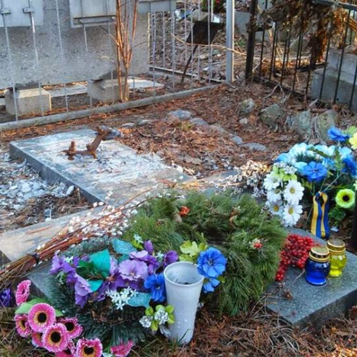 Неизвестные начали красть надгробия с кладбища в поселке Пыра Нижегородской области