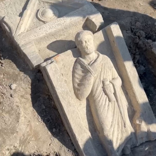 В Севастополе нашли надгробие важного херсонесита - чиновника