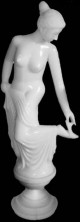 Статуя «Девушка с туфелькой» из мрамора