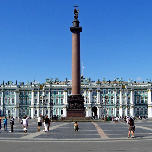 Александровская колонна – одно из самых необычных мест Петербурга.